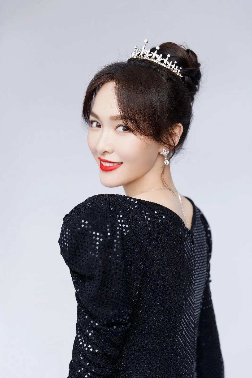 唐嫣黑白长裙宛如公主