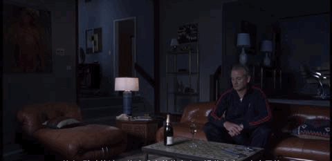 顶流巨星遭封杀？因家暴跌下神坛，还被质疑不会演戏，全靠服化道