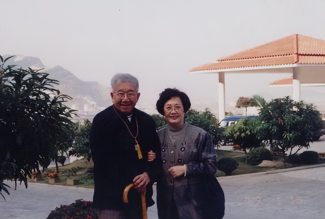 包揽邓丽君大半歌词，晚年却生活拮据，词坛泰斗庄奴经历了什么？