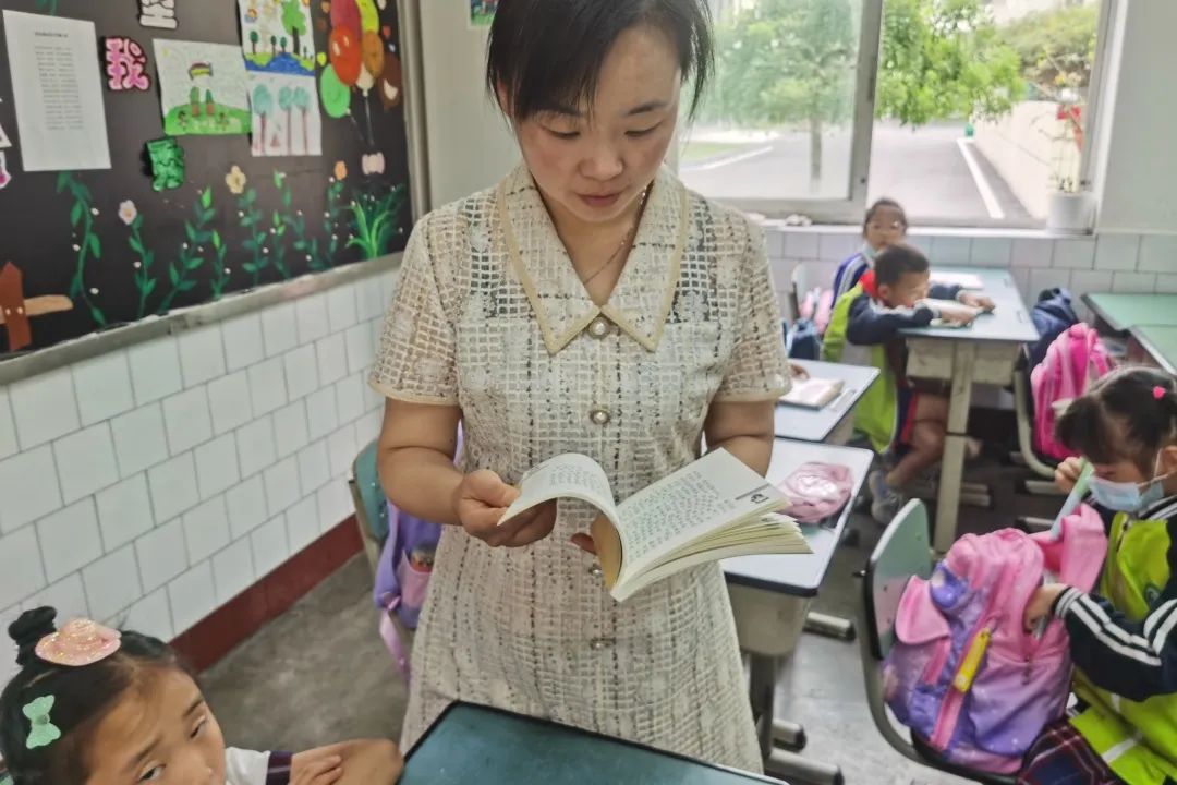 深化“双减”工作，落实“五项管理”|籍田小学排查课外读物