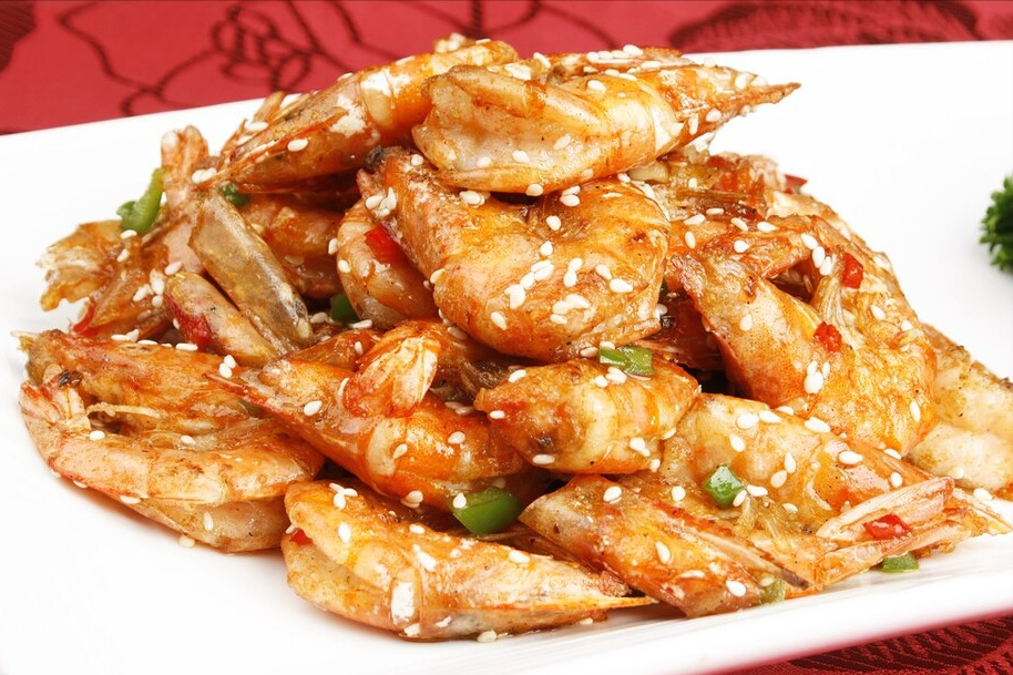 10分钟就能搞定的椒盐虾，酥脆入味连皮都能吃，年夜饭上记得做