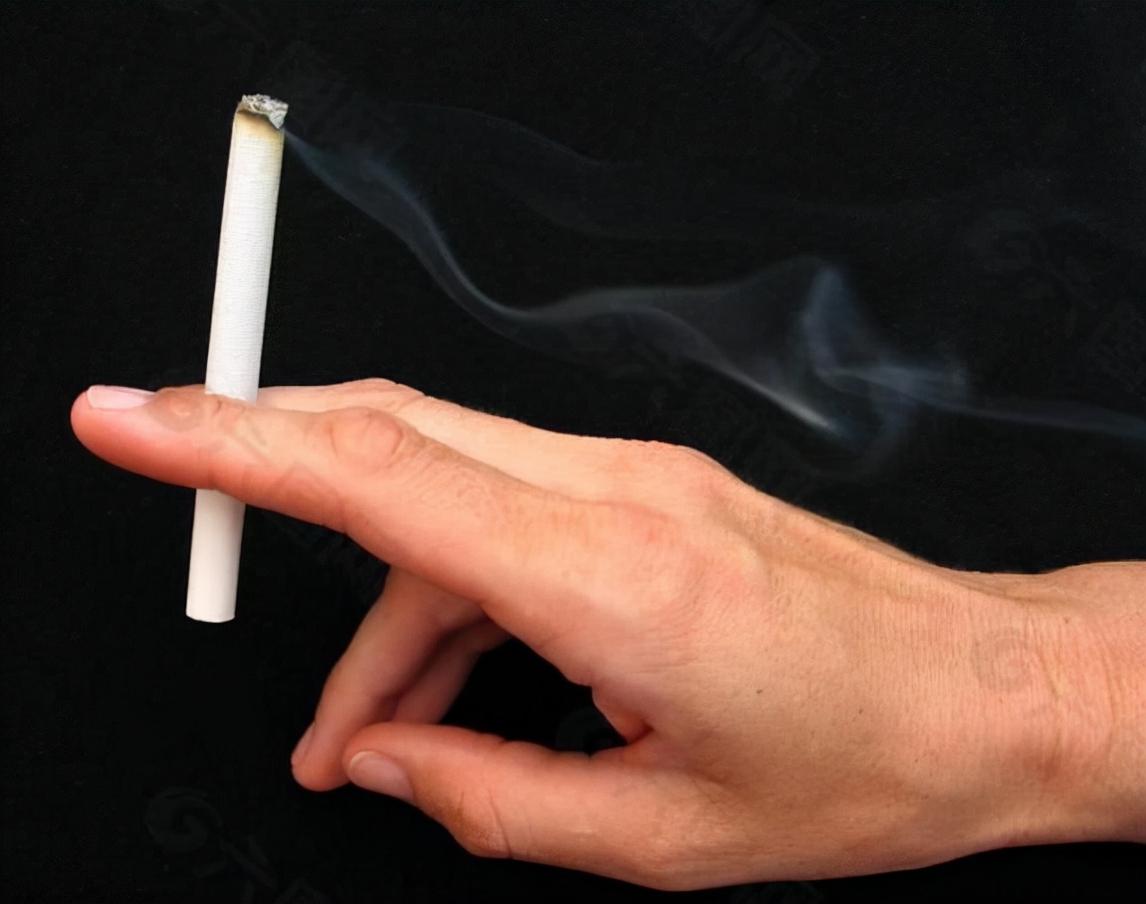 装修硬包材料揭秘及香烟硬软包区别解析