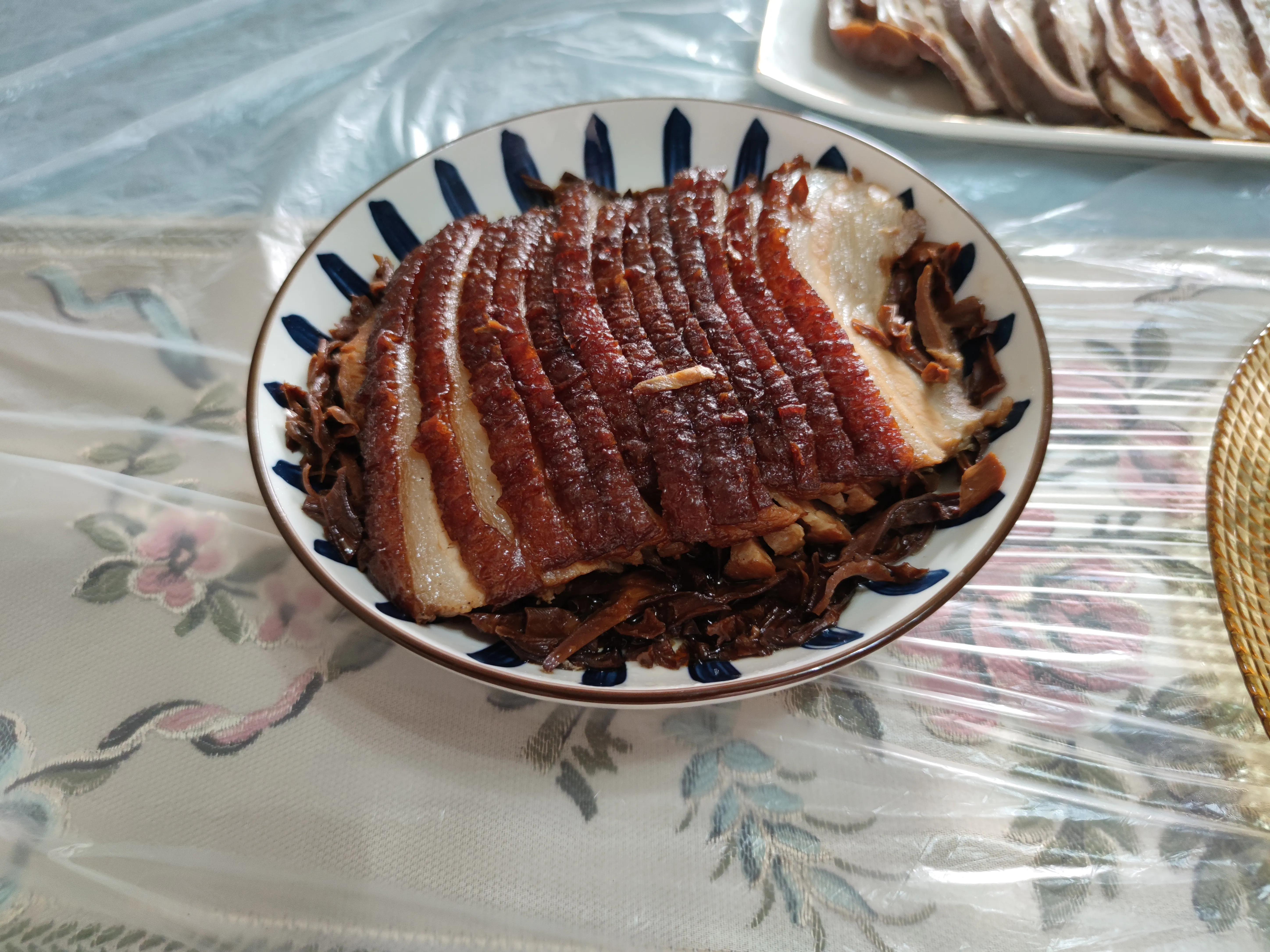 初二回门，接老丈人老俩口来家过年，做了10道菜，老丈人：真舒服