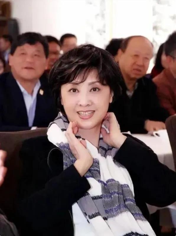 朱琳：去餐厅路上捡来一个老公，结婚42年坚持不生孩子