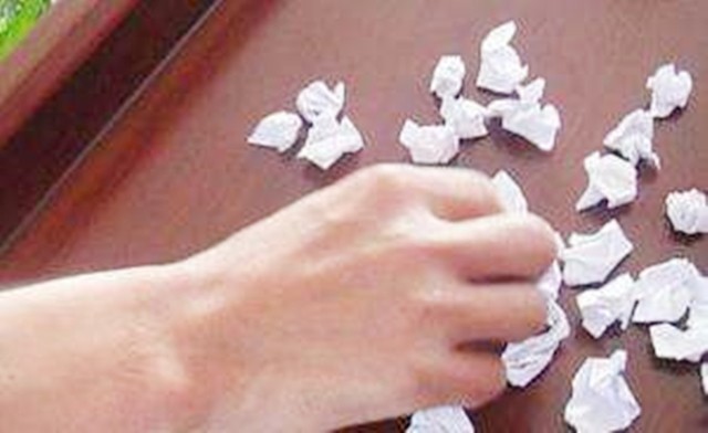 苏州一拆迁户，矮楼被别墅群包围，1000万也不拆，回家还得渡河