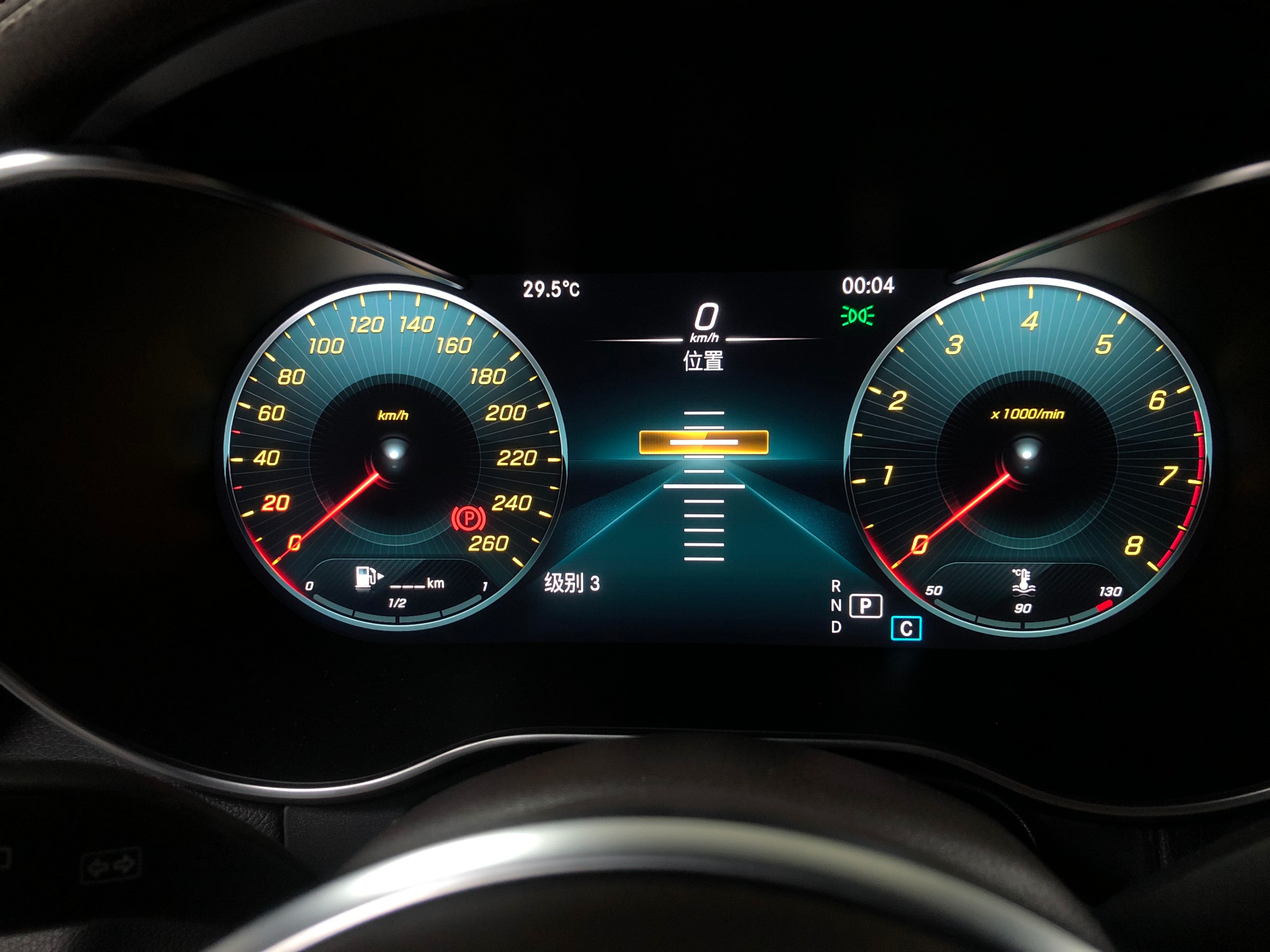 21款22款奔驰glc300l加装hud抬头显示,科技般的驾驶舱出行更安全