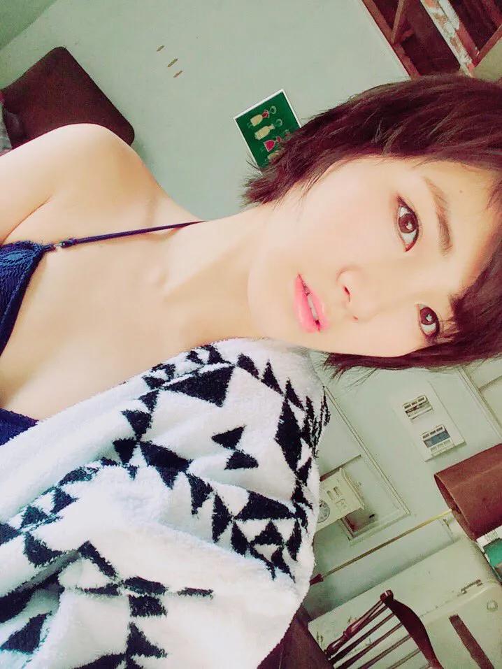 日本美女冈田奈奈