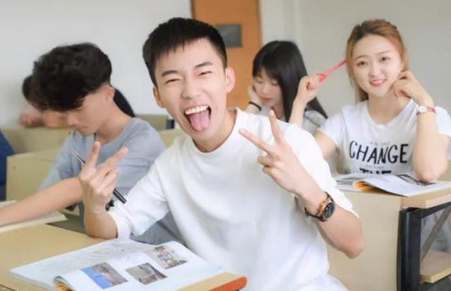 上了大学才知道，原来“特困生”并不困难，而是“隐形富豪”