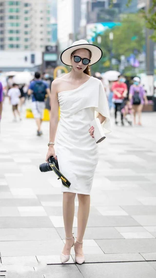 白色服饰穿搭 美女们穿出干净 清新的自然感觉 美图合集