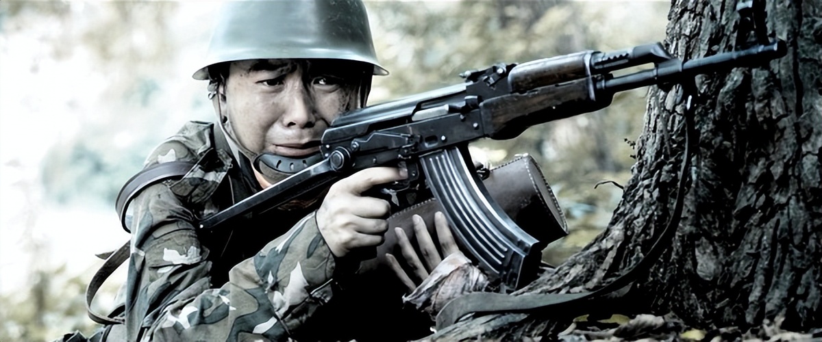 吴京硬汉枪战动作片《战狼》武器解析盘点