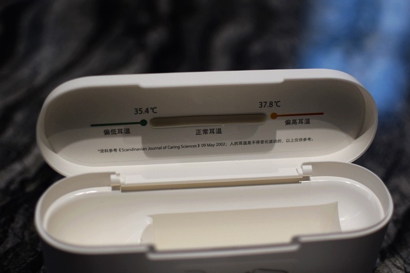 0.1℃高精度传感器 国内首个可以预热探头的米家耳温计