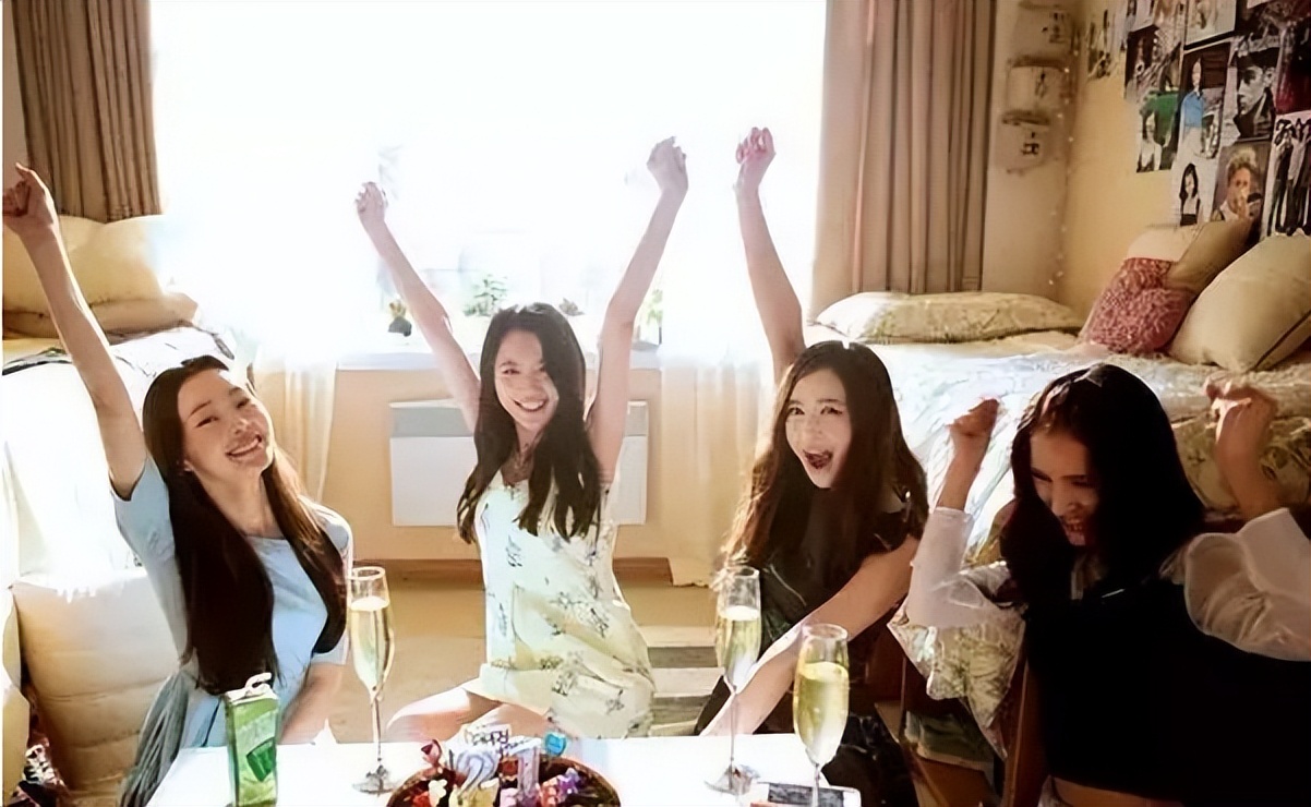 为了“迎接新生”，各大学晒出研究生宿舍环境图，网友：不如不晒