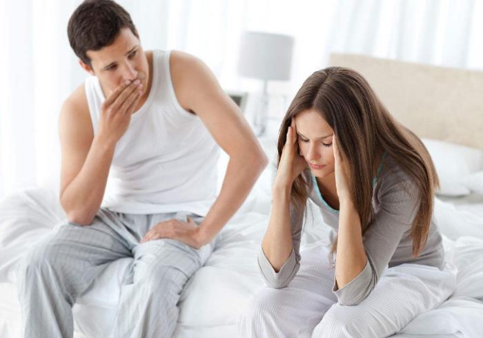 夫妻异地分居 你若已美人在怀 那我红杏出墙就没错