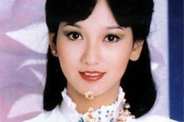 “白娘子”与“小青”，两人在戏外差距这么大，陈美琪真的太苦了