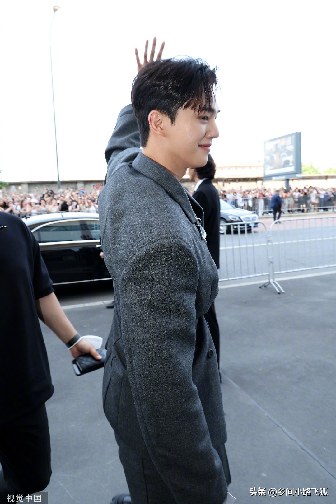 韩国演员宋江、郑在玹亮相米兰看秀，同框亦是梦幻联动