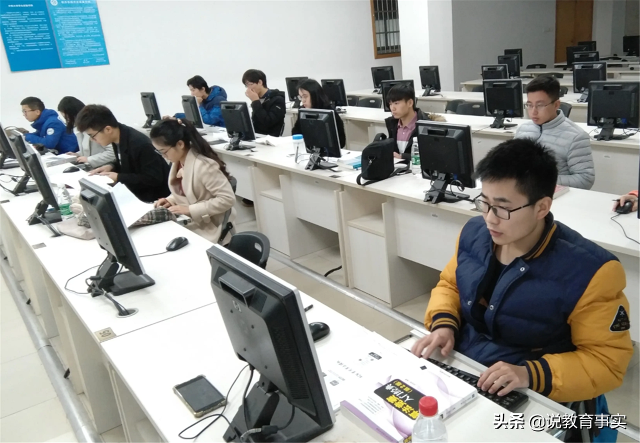 学生月考成绩200分左右，高考后该怎么办？四大选择前程似锦