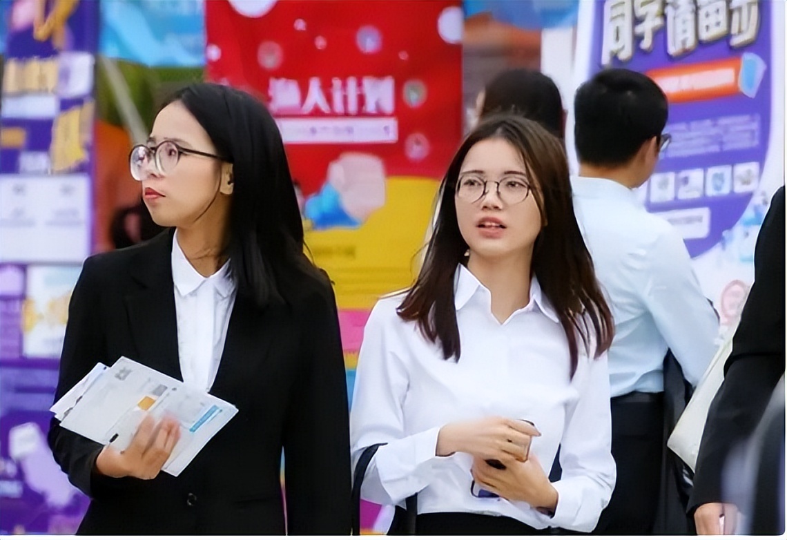 容易“毕业即失业”的3大专业，报考人数饱和，就业前景不乐观