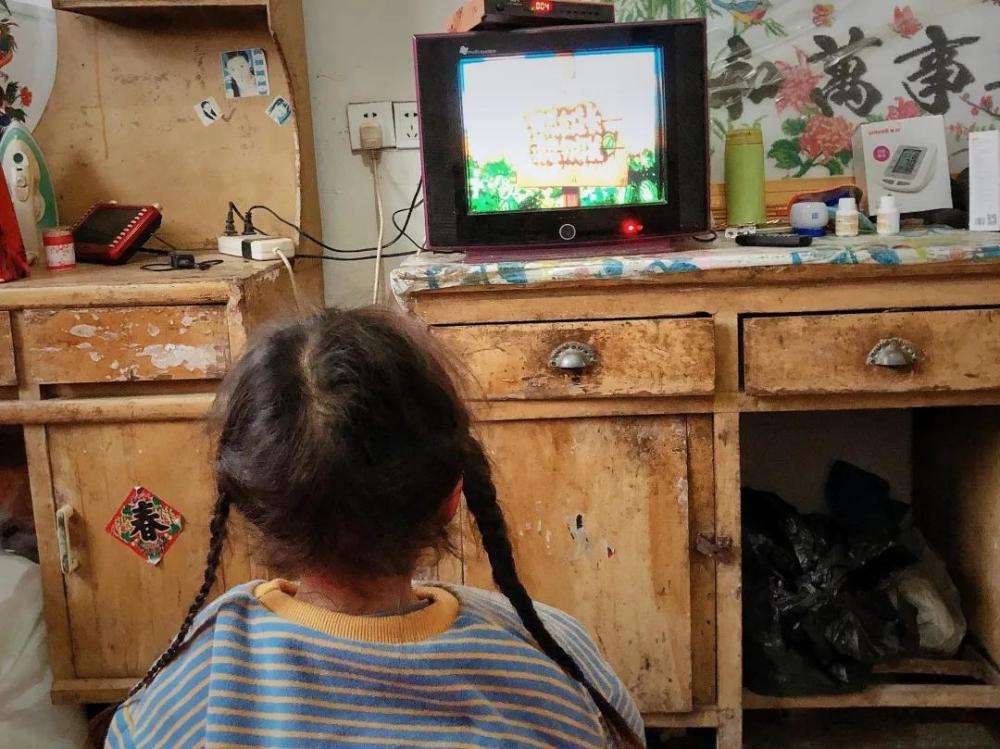 山西高位截瘫女孩研发国家专利，被5所世界名校争抢，如今咋样？