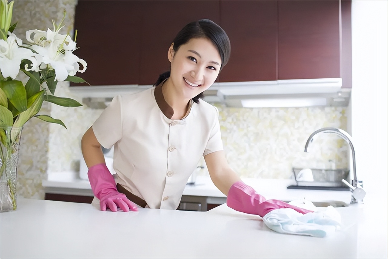 90后精英海归美女在北京豪宅当住家保姆，月薪15000，被质疑上位