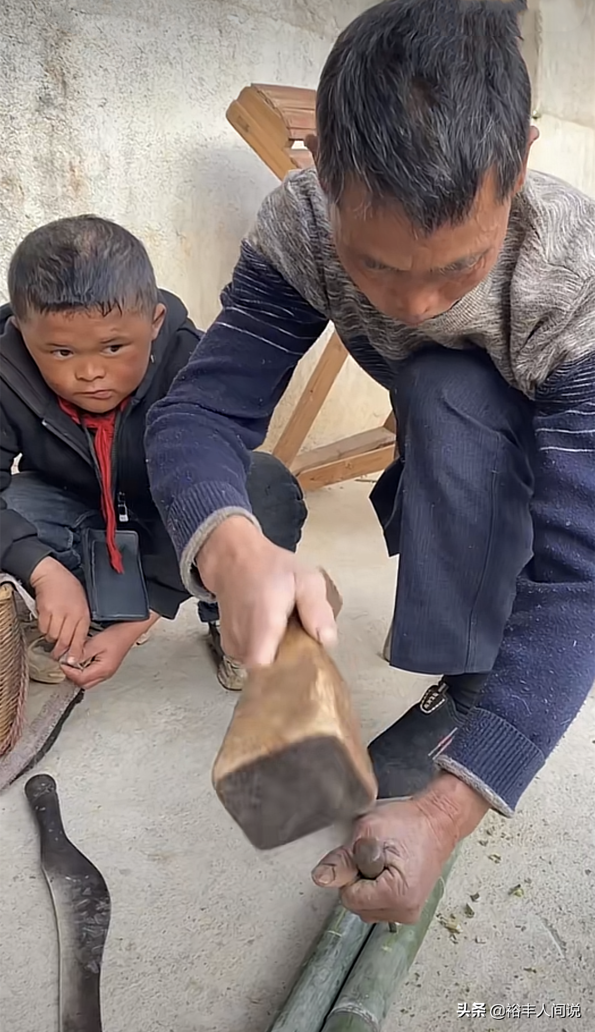 13岁“小马云”范小勤越来越懂事，父子做躺椅，疑似为直播做准备