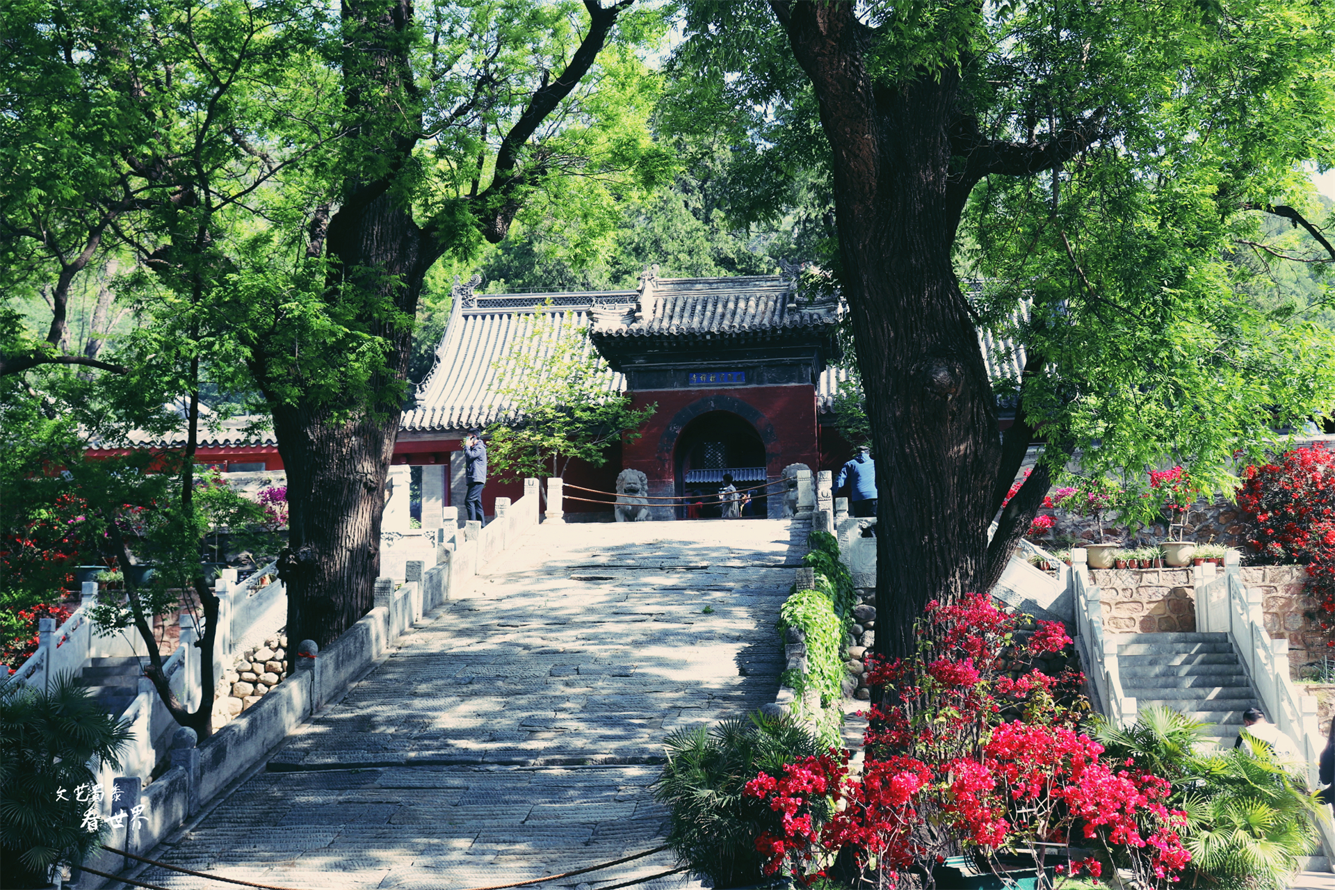 北京香火最旺的皇家寺庙，相传求姻缘特别灵验