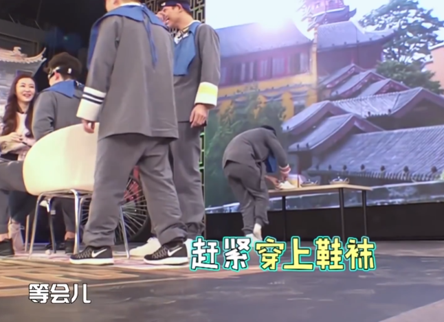 让人舔脚趾，当众凌辱学员，盘点那些令你难以想象的明星恶臭行为