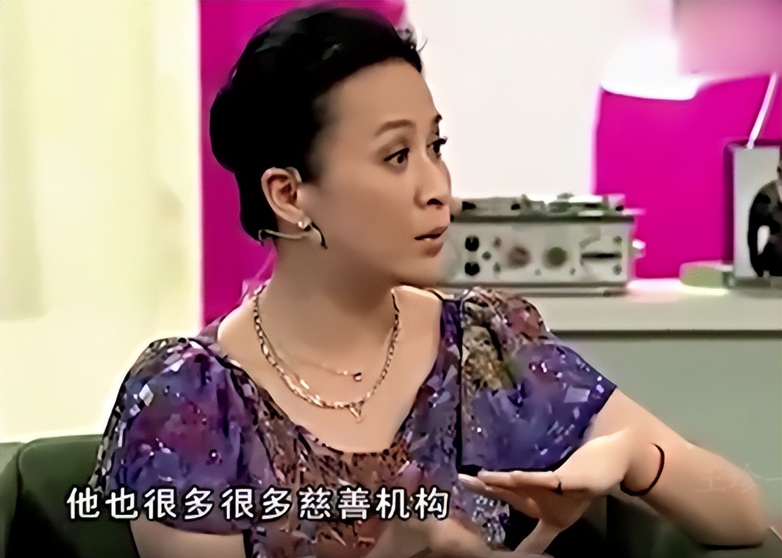 34岁当富士康老板娘，6年3胎稳当百亿豪门阔太，曾馨莹凭什么？