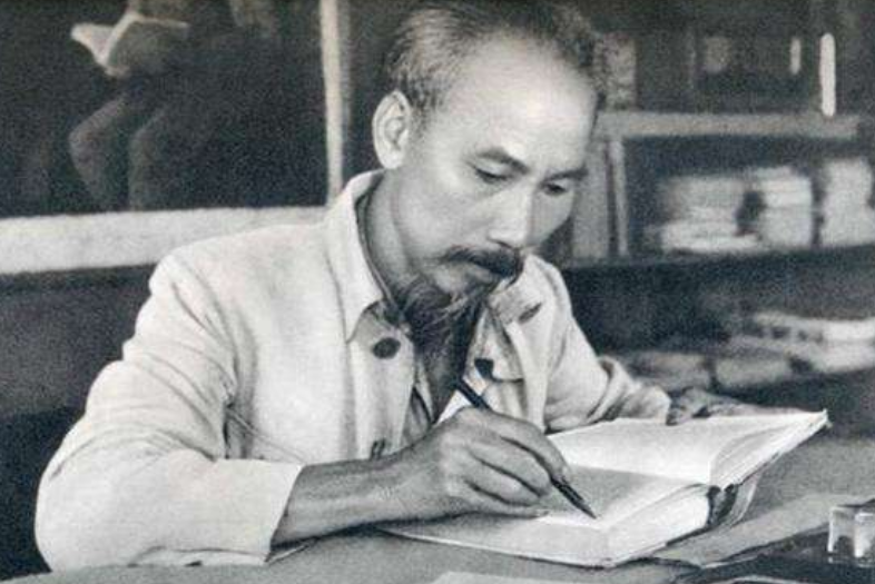 1950年胡志明到我国搬救兵，毛主席问他要多少兵，胡：我只要陈赓