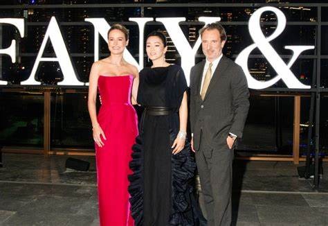 16对中外明星同框,耀眼的“东方美”不输国际咖,举手投足皆风情