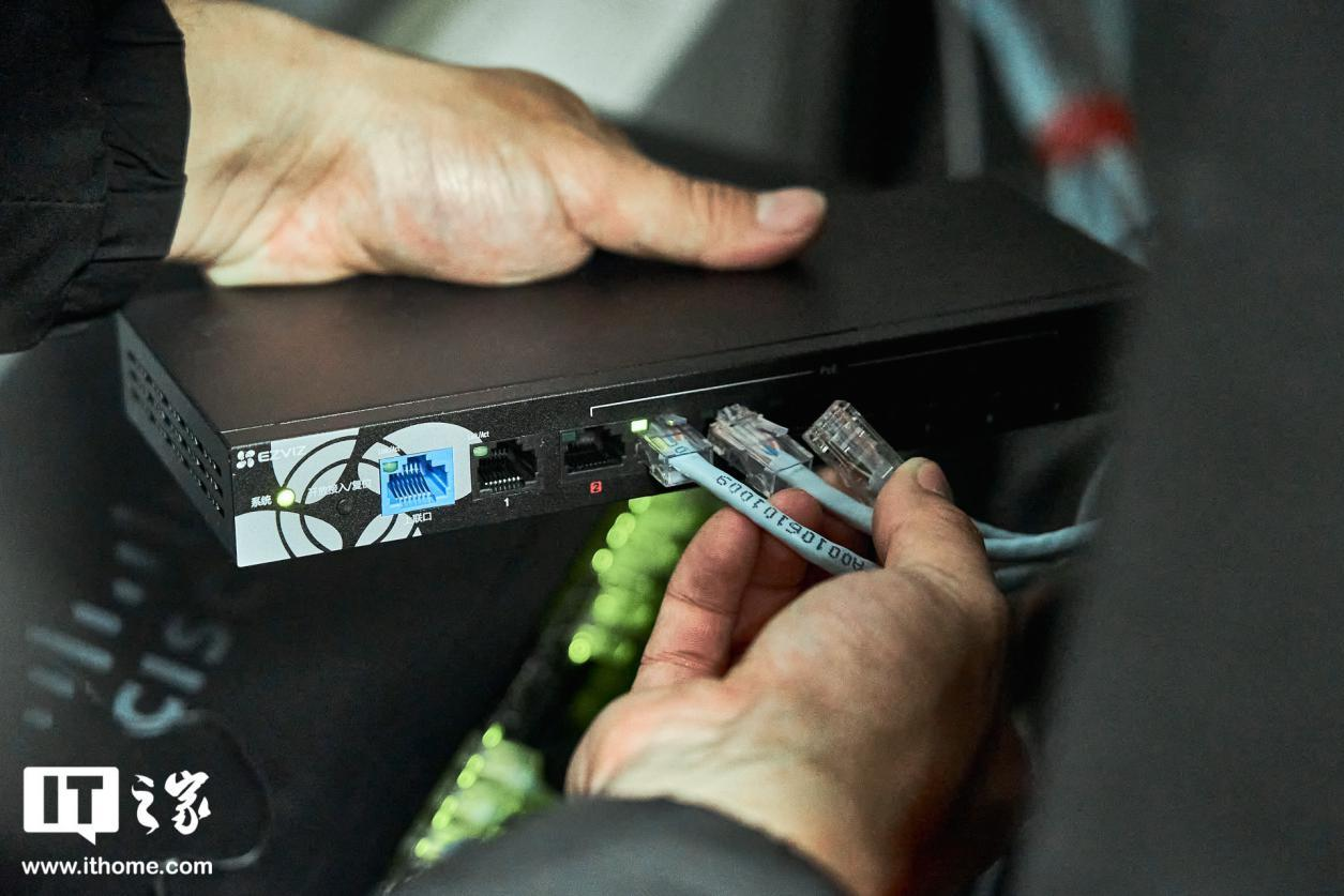 「IT之家评测室」萤石 Wi-Fi6 面板 AP W5X 上手：对比 TP，优势明显