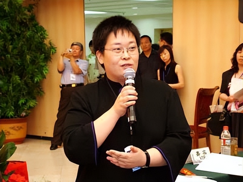 至今还未婚的10位央视女主持，最大57岁，最小33岁，个个才貌兼备