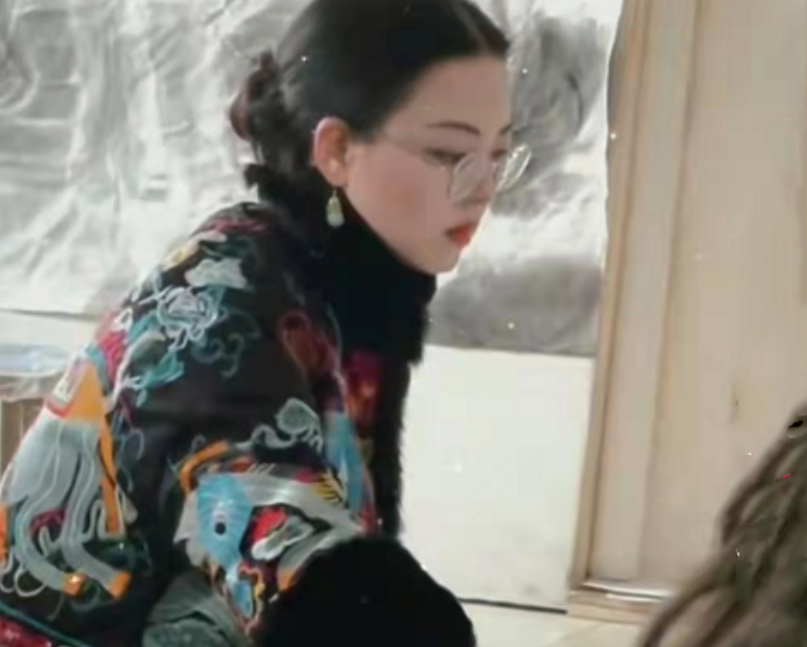 上海某高校老师撞脸“靳东”，颜值与才华并存，他的课学生从不逃