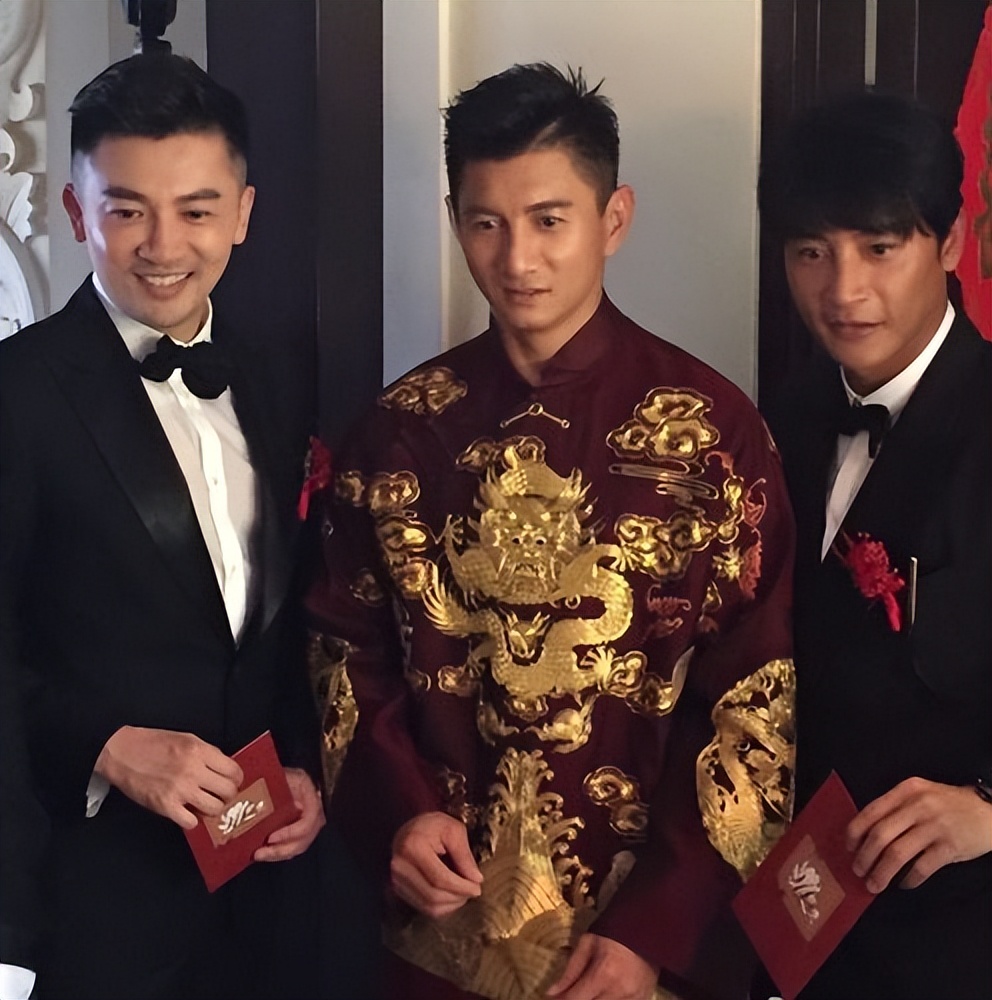 最夺目的当属伴郎团的两位重量级嘉宾,与吴奇隆组合"小虎队"出道的