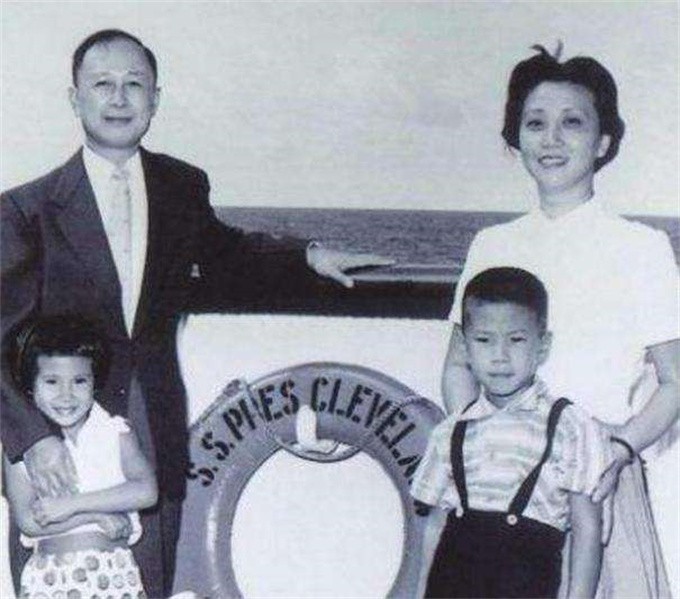 杨振宁回国后年薪有多少？看了清华开出的薪资，才知道他多了不起