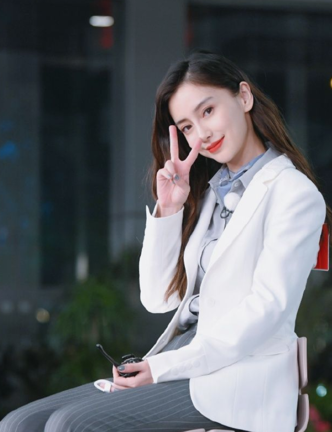 杨颖：邻家女孩的样子很美的