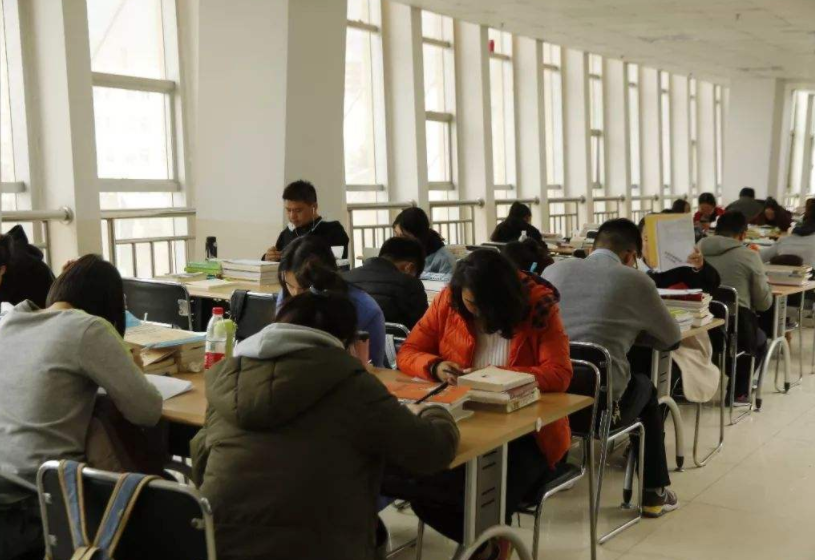 大学生迎来“新改革”，毕业难度再提升，预计2022年全面实行