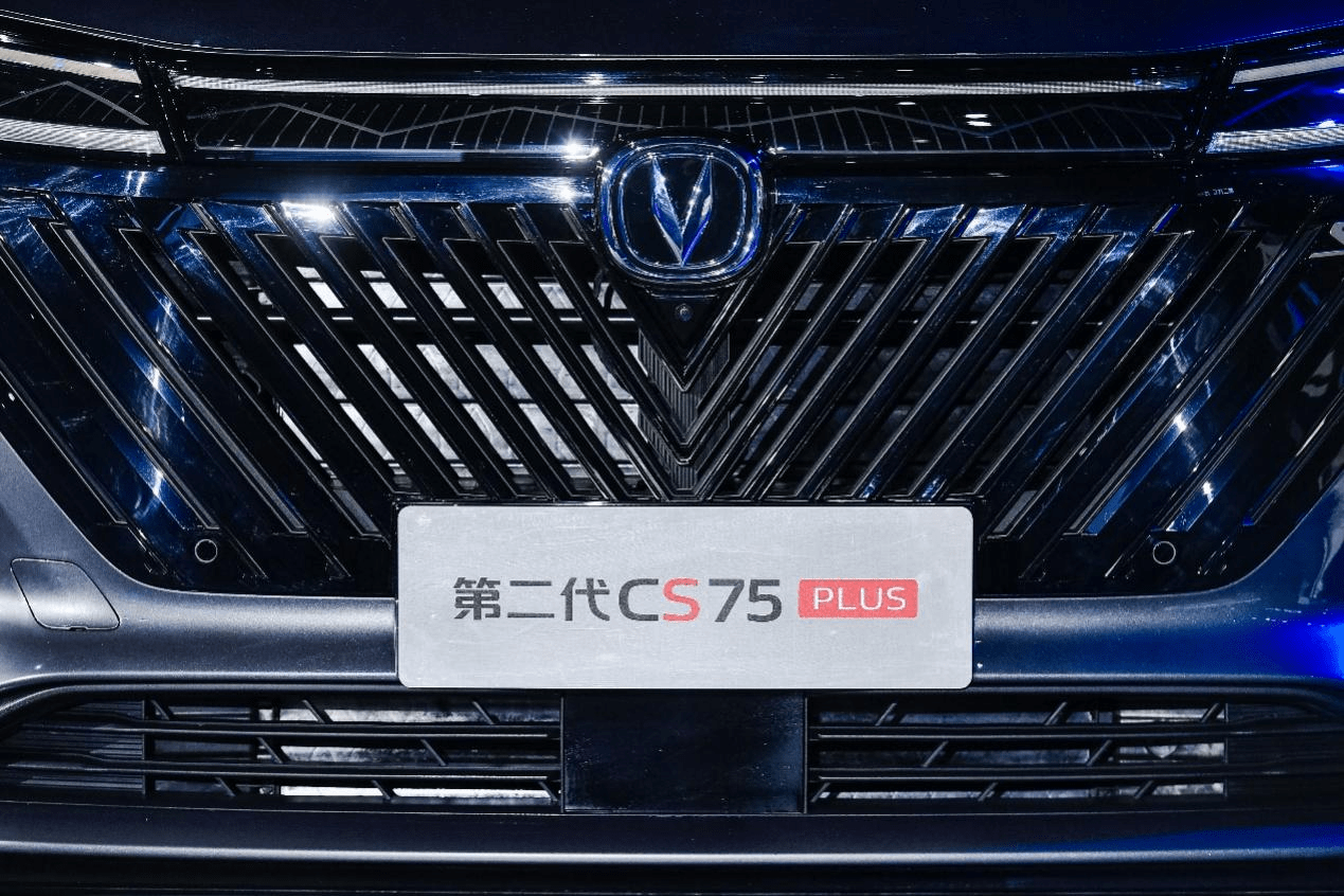 长安第二代CS75PLUS上市，全系配8AT哈弗H6慌了？