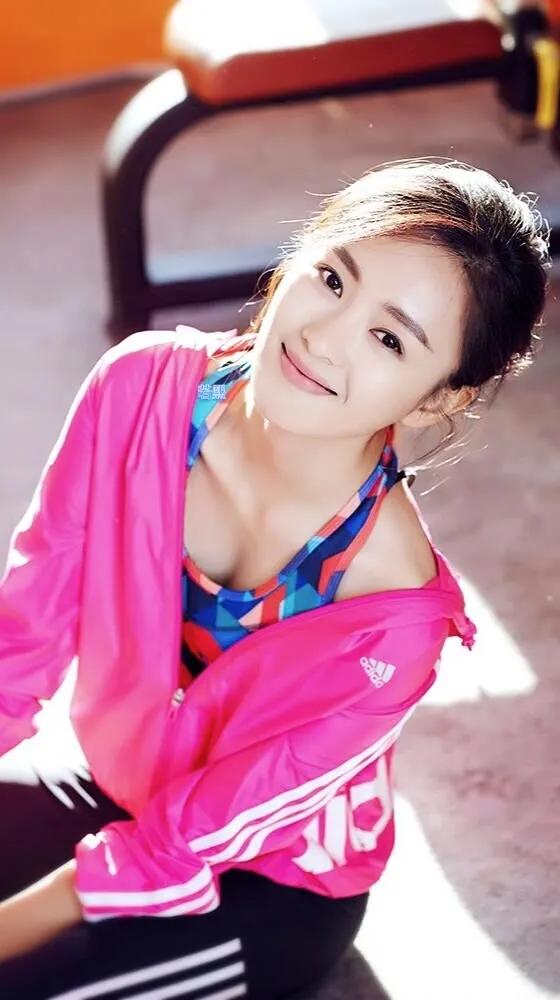 央视节目主持人张蕾1