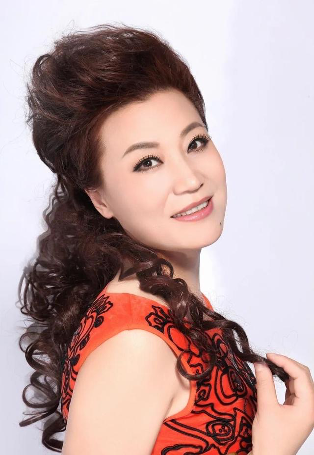 "豫剧名家"小香玉:与王为念不合离婚,嫁小5岁老公被宠上天