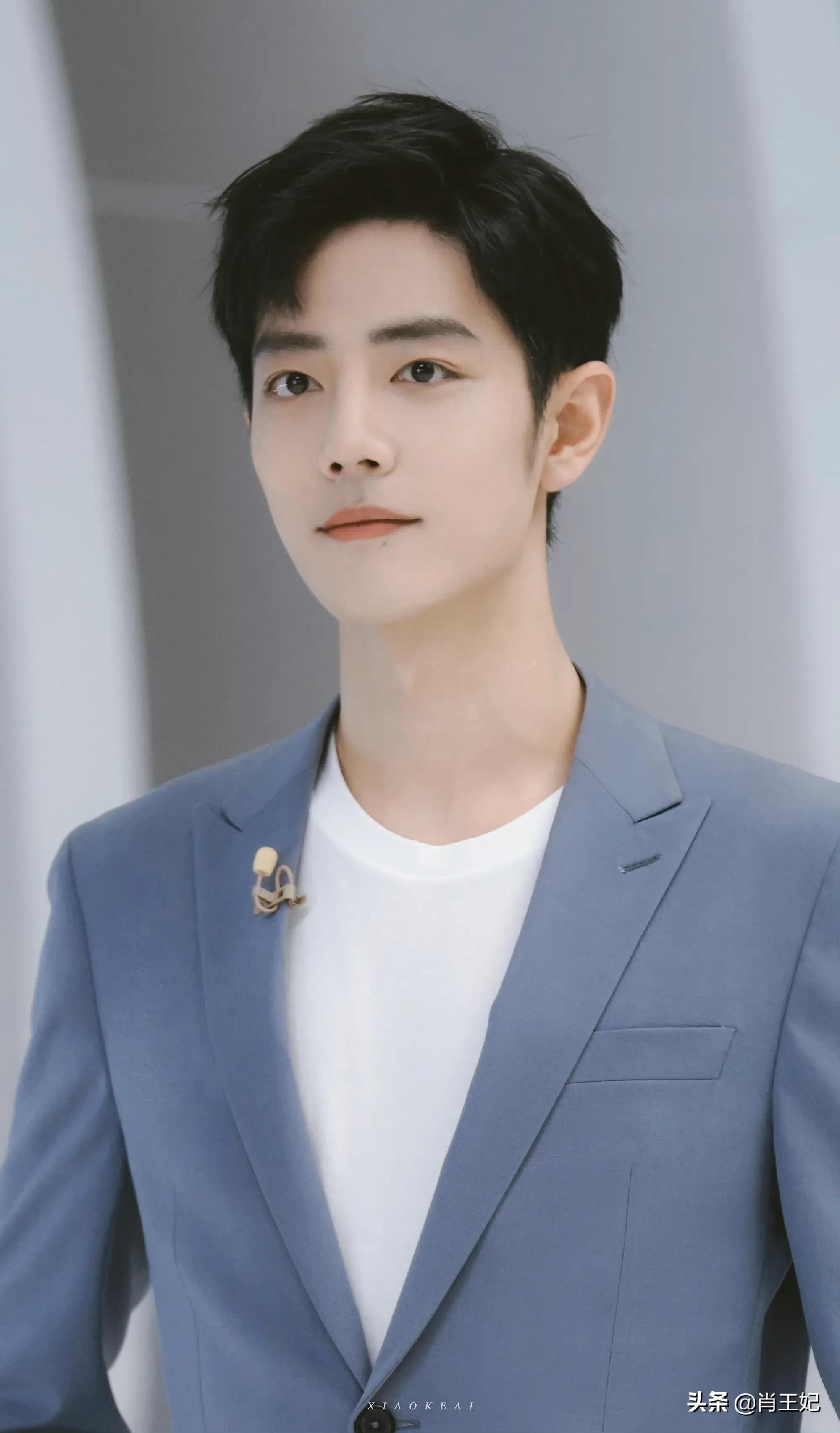 肖战他可真帅啊,帅到没边呀,这身材比例可太完美了
