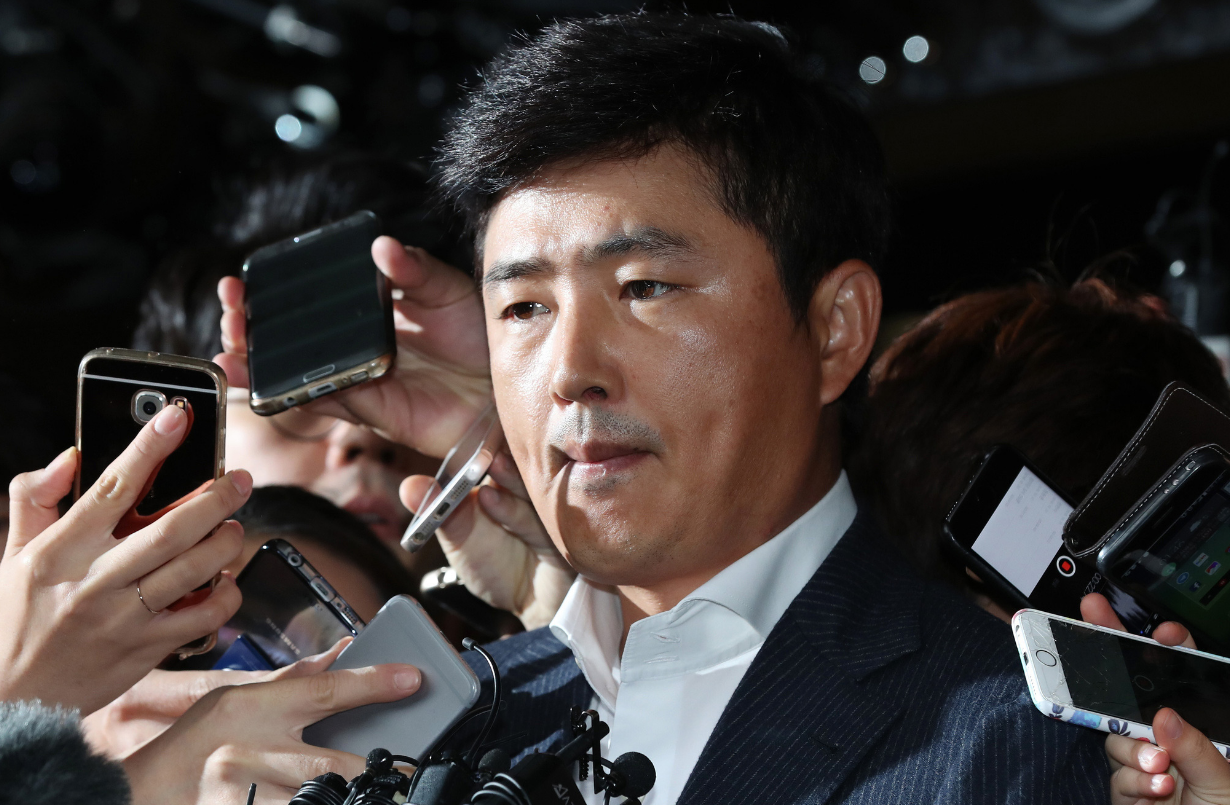 郑维罗：靠一只狗将总统送进牢房，让亲妈入狱18年，自己反而无罪