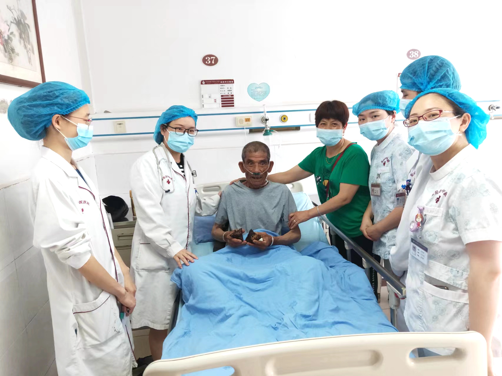 安岳县中医医院：浓浓端午情，满屋粽叶香