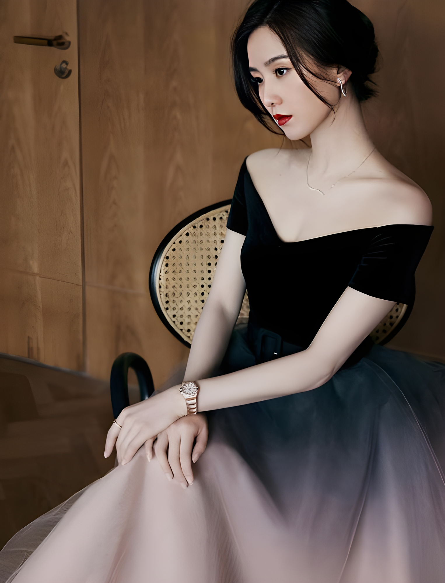 刘诗诗，气质优雅，内敛进取，完美彰显都市女性的时尚风采