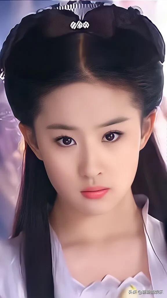 当李若彤遇到刘亦菲时，两大女神，谁的小龙女更美一筹？