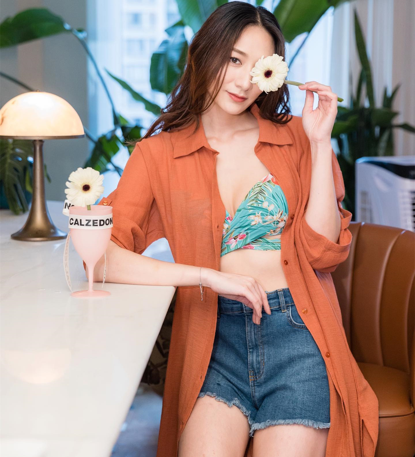 徐少强雪梨女儿近照秀身材引关注！穿短裤秀身材长腿吸睛，曾是选美冠军