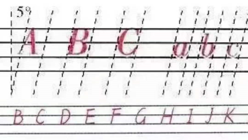 高中英语版“汤圆体”，字迹圆润又饱满，正中阅卷老师的“下怀”