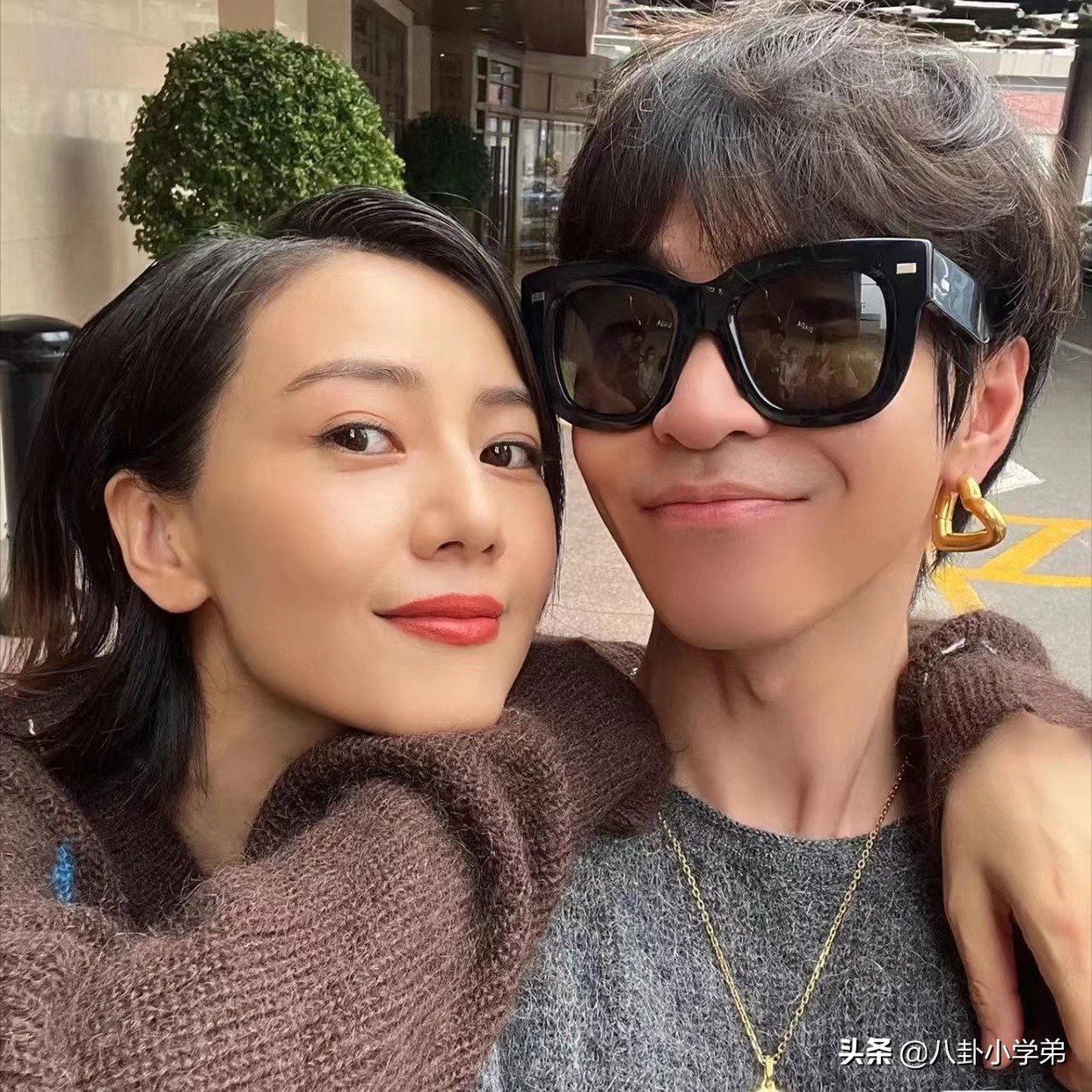 女神老了！6位女星白发照曝光，叶倩文满头苍白，高圆圆头顶斑驳