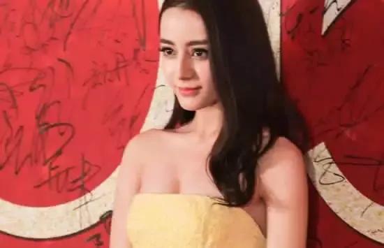 花见花开的迪丽热巴