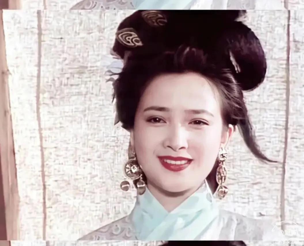 再来看看何晴也是古典美女