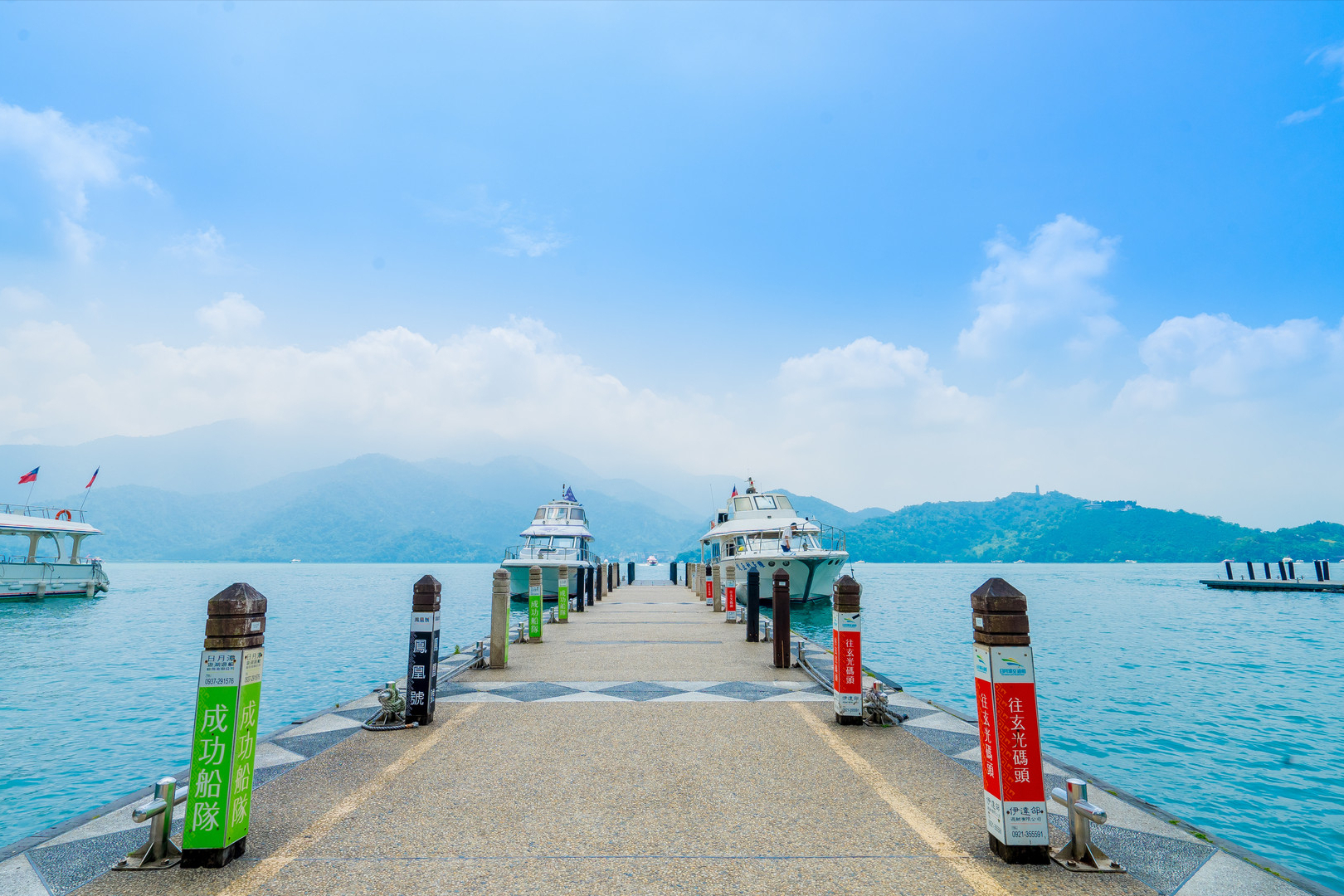 日月潭是台湾著名的风景区,为台湾八景中的绝胜,也是台湾岛上惟一的